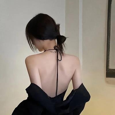 少女与海怪封面